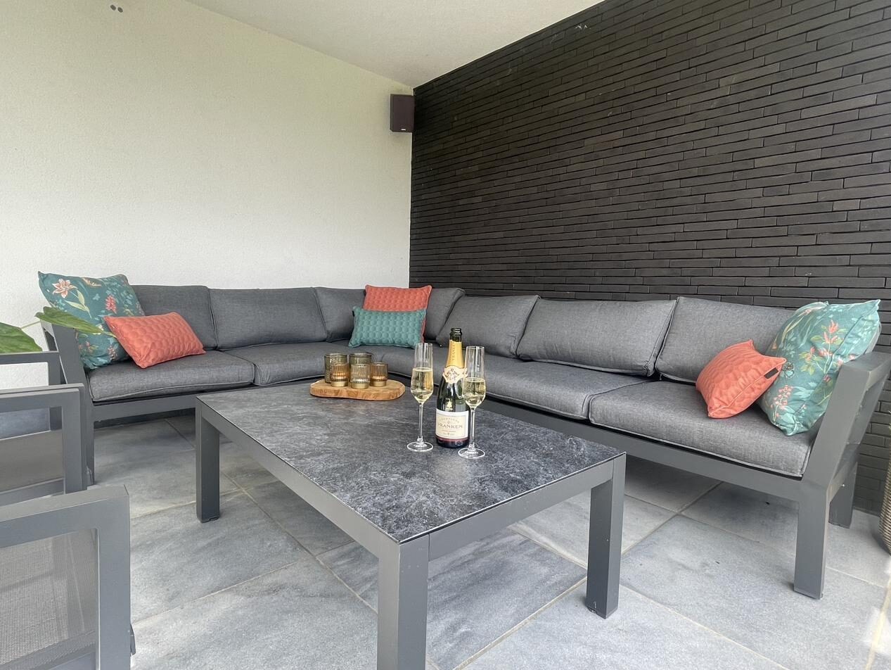 Overdekte tuinlounge